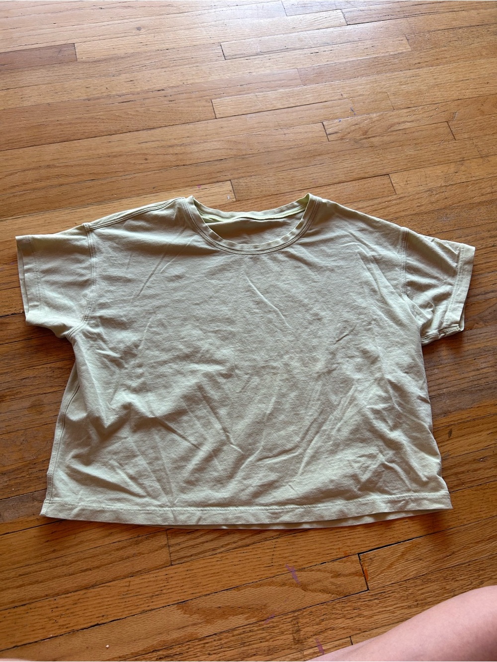 Lululemon Cropped light yellow/green Crewneck Tee